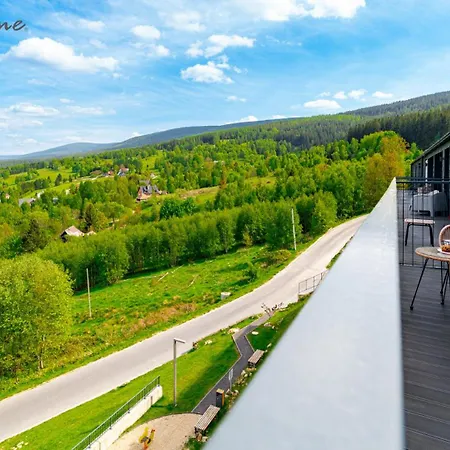 Wonder - Z Widokiem Na Panorame Gor Izerskich Свєрадув-Здруй